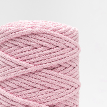 нежно-розовый