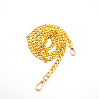912-1 Цепочка для сумки плоская 9*14мм, с карабинами 13*35 мм, длина 120 см, золотая